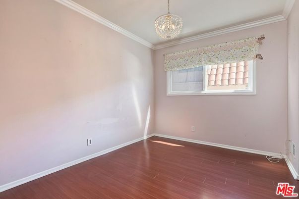 Chandelier, Empty room, Interior, Wood Texture Flooring