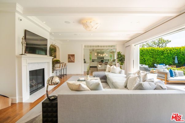 Fireplace, Interior, Living room, Recessed Lighting