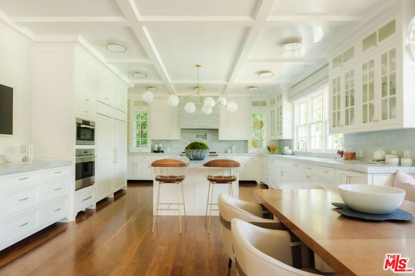 Dining room, Interior, Kitchen, Pendant Lights, Stainless Steel Appliances, Wood Texture Flooring