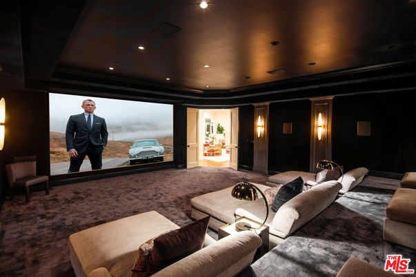 Interior, Projection Screen, Recessed Lighting, Theatre Room