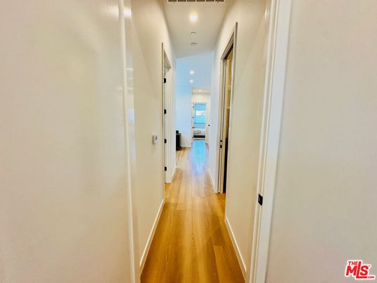 Interior, Recessed Lighting, Water, Wood Texture Flooring