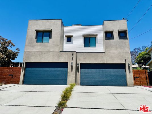 Attached, Exterior, Facade, Rowhouse