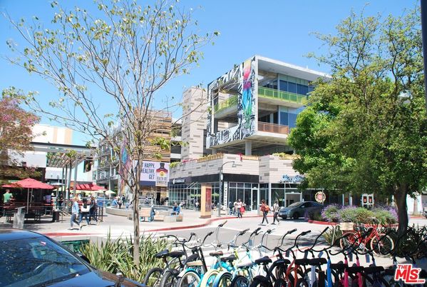 Exterior, Facade, Condo Building