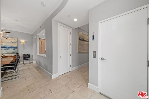 Dining room, Interior, Recessed Lighting