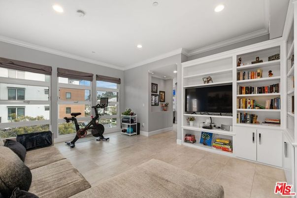 Fitness Equipment, Interior, Living room, Recessed Lighting