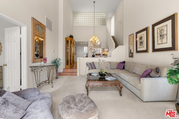 Chandelier, Interior, Living room, Pendant Lights