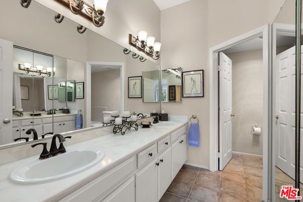 Bathroom, Dual Sink Vanities, Interior
