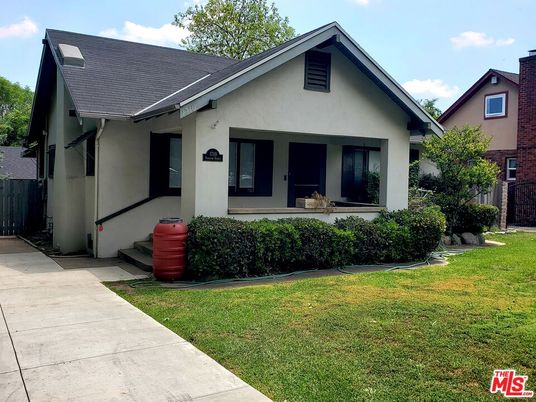 Backyard, Exterior, Facade, Ranch