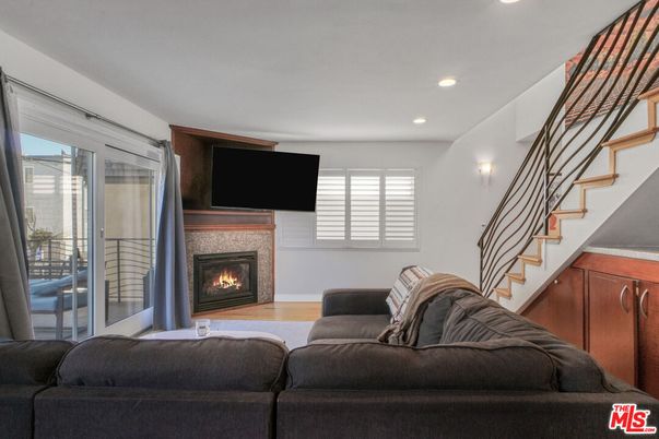 Fireplace, Interior, Living room, Recessed Lighting