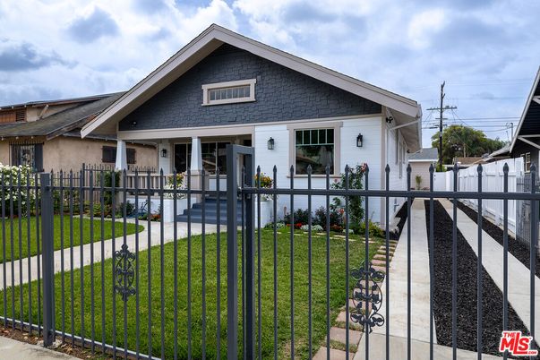 Exterior, Facade, American Craftsman