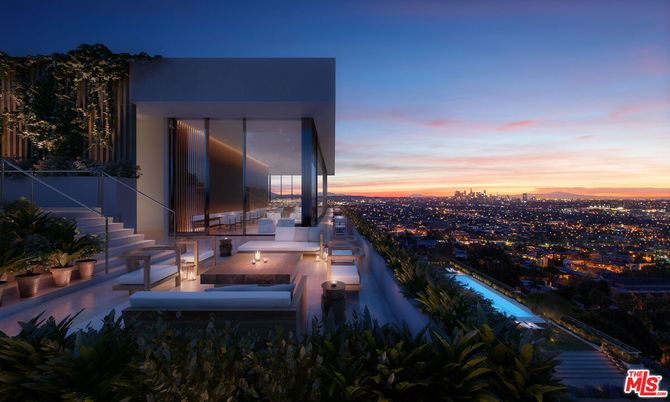 Exterior, Facade, Pool, Modern