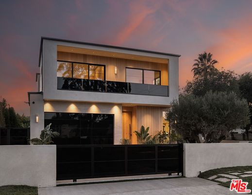 Attached, Exterior, Facade, Modern