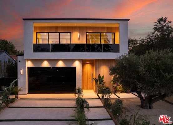 Attached, Exterior, Facade, Modern