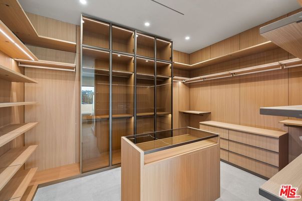 Interior, Recessed Lighting, Walk-in Closets