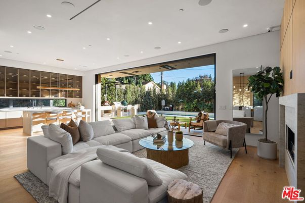 Fireplace, Interior, Living room, Pendant Lights, Recessed Lighting, Wood Texture Flooring