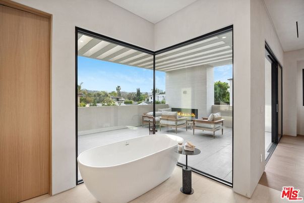 Bathroom, Fireplace, Free Standing Baths, Interior, Living room, Recessed Lighting