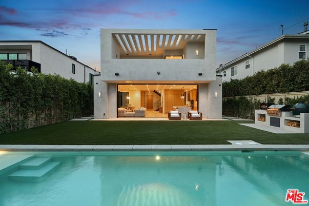 Backyard, Exterior, Pool