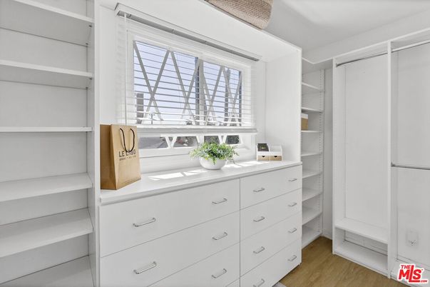 Interior, Walk-in Closets, Wood Texture Flooring