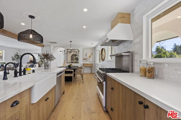 Dining room, Interior, Kitchen, Pendant Lights, Recessed Lighting, Stainless Steel Appliances, Wood Texture Flooring