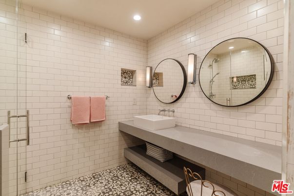 Bathroom, Interior, Recessed Lighting