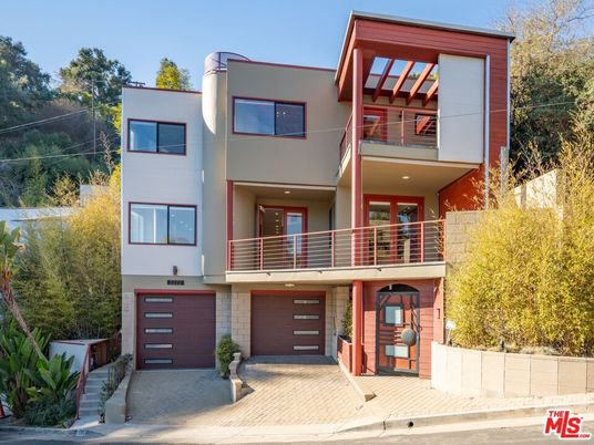 Attached, Exterior, Facade, Modern