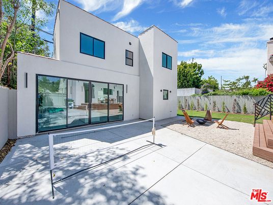 Backyard, Exterior, Facade, Modern