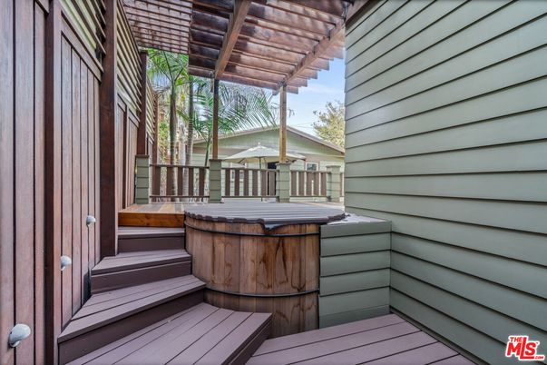 Exterior, Hot Tub
