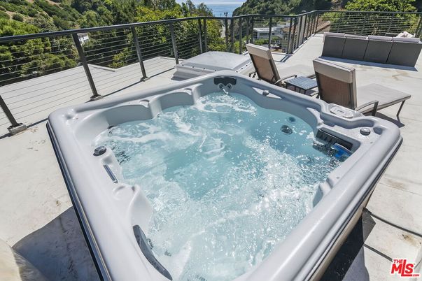 Exterior, Hot Tub