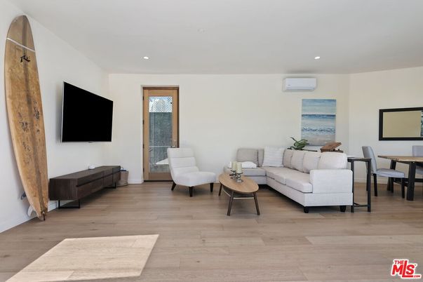 Dining room, Interior, Living room, Recessed Lighting, Wood Texture Flooring
