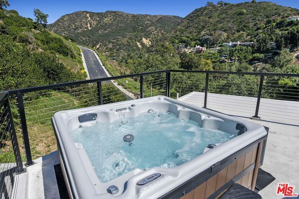 Exterior, Hot Tub