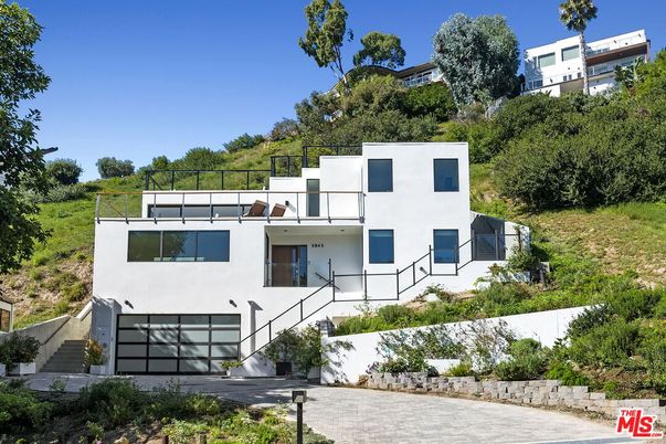 Attached, Exterior, Facade, Modern