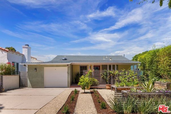 Attached, Exterior, Facade, Ranch