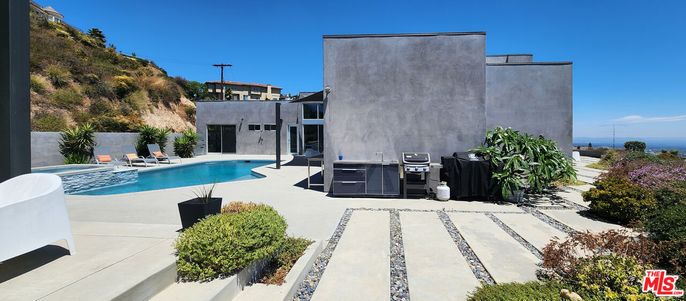 Exterior, Pool