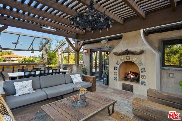Exterior, Fireplace