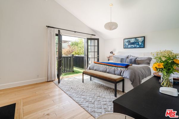 Interior, Living room, Pendant Lights, Wood Texture Flooring