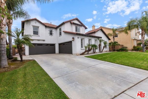 Attached, Exterior, Facade, Spanish Mediterranean