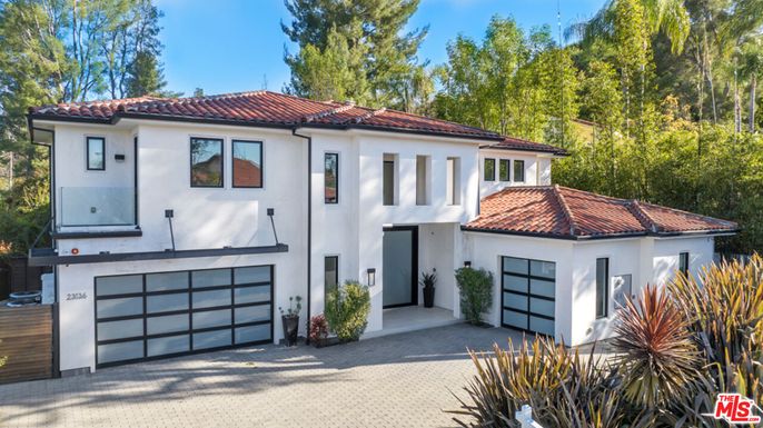 Attached, Exterior, Facade, Spanish Mediterranean