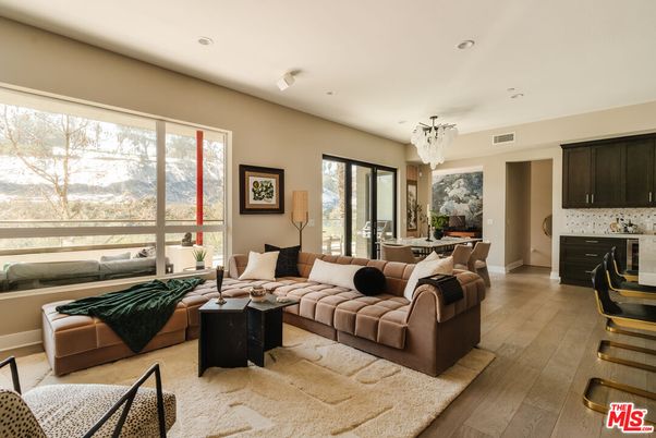Chandelier, Dining room, Interior, Living room, Recessed Lighting, Wood Texture Flooring