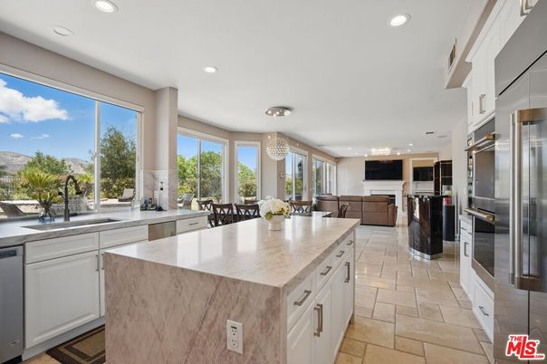 Chandelier, Dining room, Interior, Kitchen, Recessed Lighting, Stainless Steel Appliances