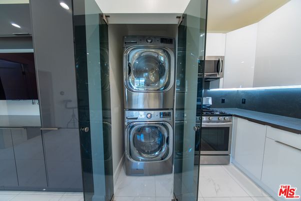 Interior, Kitchen, Marble, Recessed Lighting, Washer