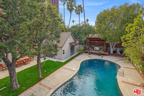 Exterior, Pool