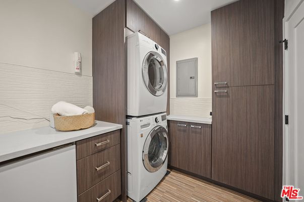Interior, Recessed Lighting, Utility Closets, Washer, Wood Texture Flooring