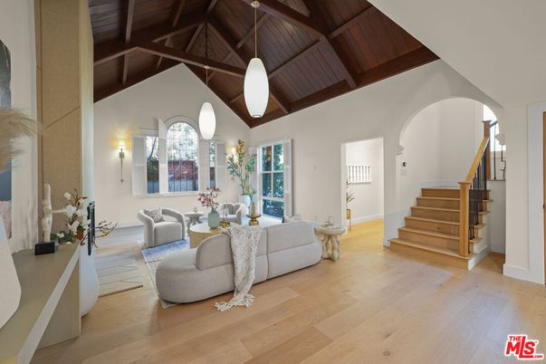 Interior, Living room, Pendant Lights, Wooden Beams, Wooden Ceilings, Wood Texture Flooring