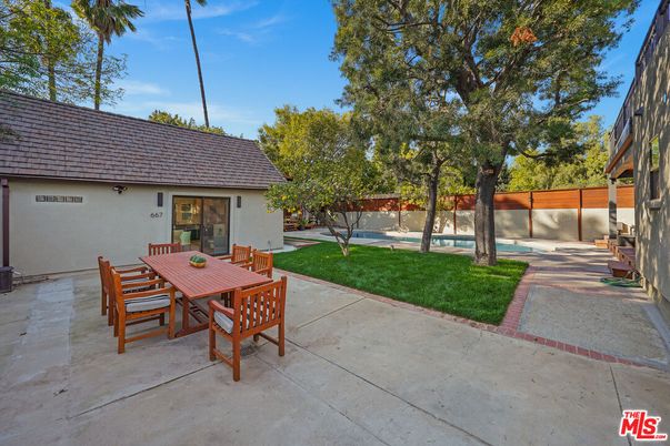 Backyard, Exterior