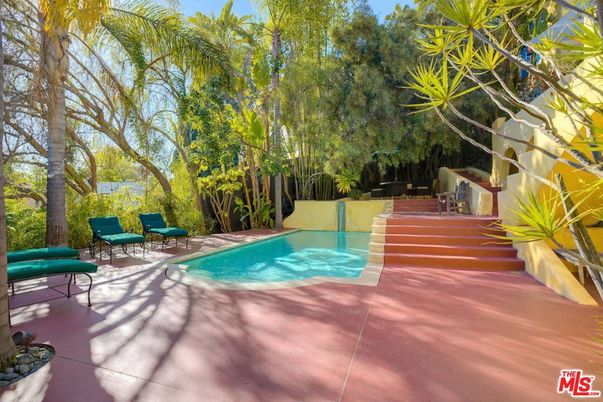 Exterior, Pool