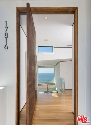 Interior, Recessed Lighting, Water, Wood Texture Flooring