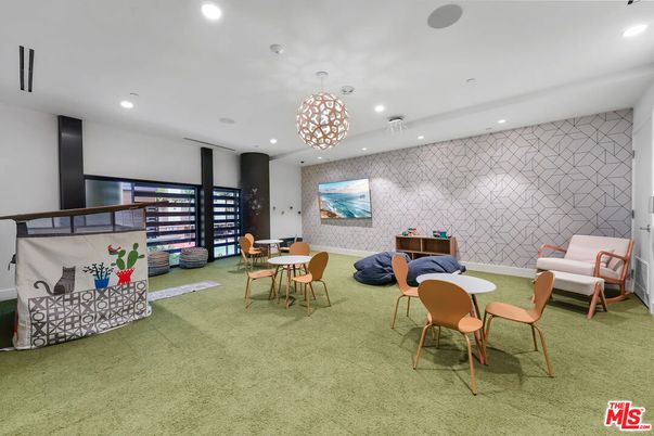 Dining room, Interior, Pendant Lights, Recessed Lighting