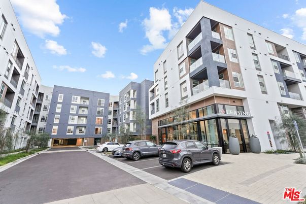 Exterior, Facade, Condo Building