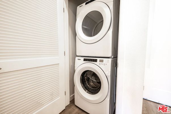 Interior, Utility Closets, Washer, Wood Texture Flooring