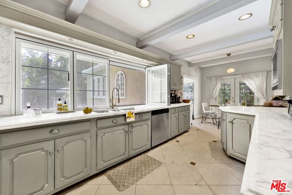Dining room, Interior, Kitchen, Recessed Lighting, Stainless Steel Appliances